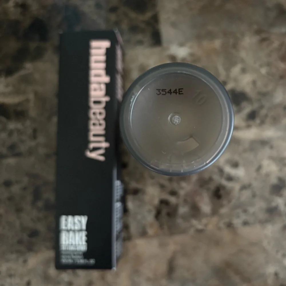 Huda Beauty Easy Bake Setting Spray 3.38 fl oz New Beauty Makeup Face Skincare